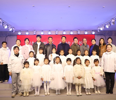 庆元举行“情系教育 护幼成长”竹木制品桌椅捐赠仪式